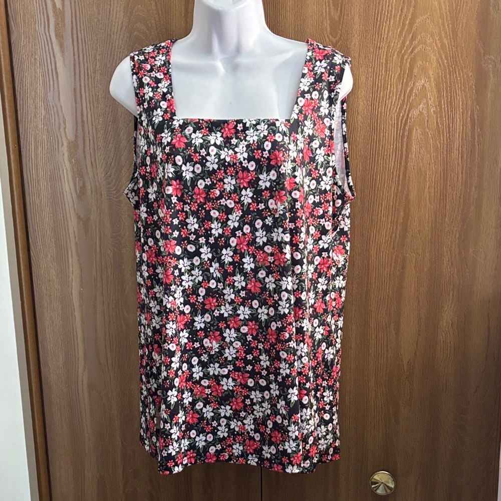 🎉 Chic Floral Square Neck Blouse - Black and Red